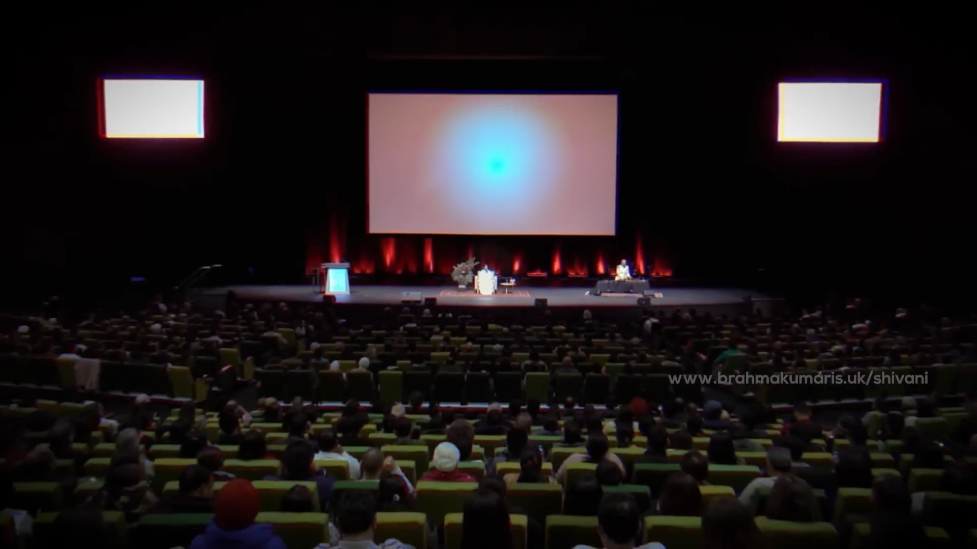 Raja-Yoga: So meditierst du mit Sister Shivani – auch ohne Vorkenntnisse